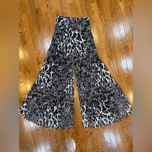 Sharon Max black white and gray floral lace flare pull on pants size XL EUC